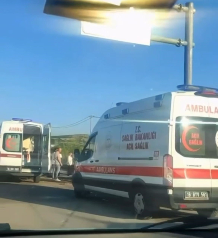 Bursa'da lastik patladı, minibüs savruldu: Çok sayıda yaralı var! - Bursa Hayat - 4