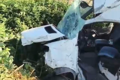 Bursa'da lastik patladı, minibüs savruldu: Çok sayıda yaralı var!