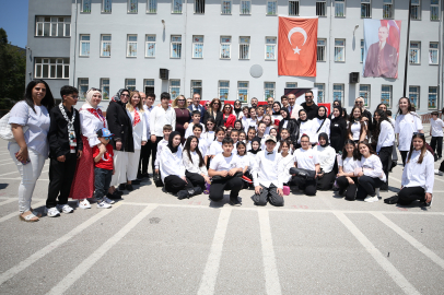 Bursa’dan Guinness’e rekor hamlesi: 985 öğrencili dev koro