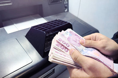 Bursa'da film gibi hırsızlık: Aracıyla birlikte parayı da alıp kaçtı