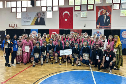 İnegöl’ün genç dansçıları bölge şampiyonu oldu