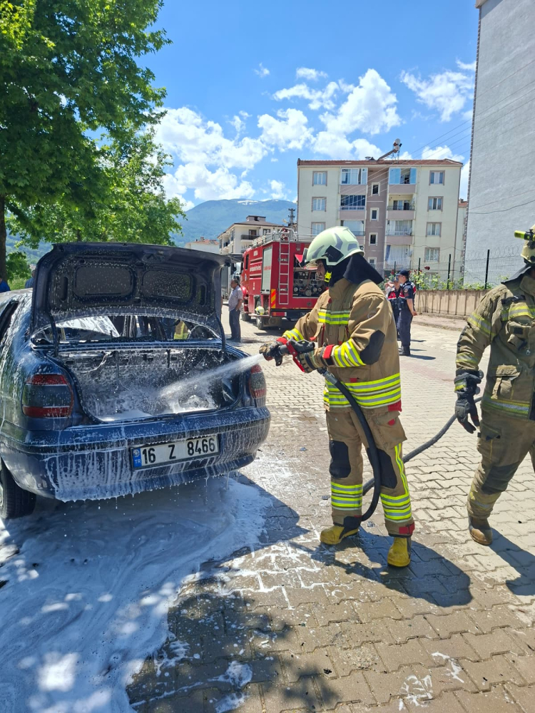 Bursa'da korku dolu anlar: Seyir halindeyken alevlere teslim oldu - Bursa Hayat - 3