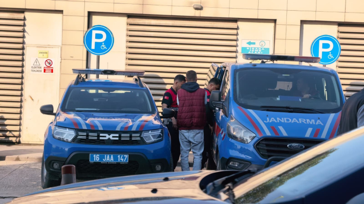 Bursa'da  zehir tacirlerine dev darbe! 70 adrese eş zamanlı baskın - Bursa Hayat - 4