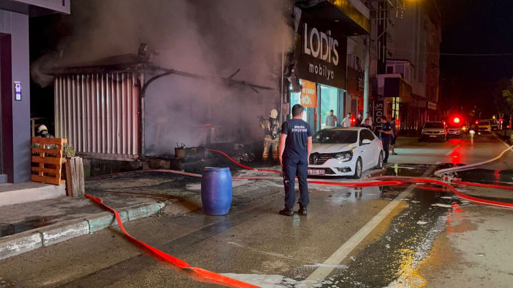 Bursa'da mobilya dükkanı alev alev yandı! - Bursa Hayat - 3