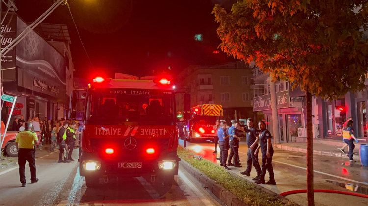 Bursa'da mobilya dükkanı alev alev yandı! - Bursa Hayat - 4