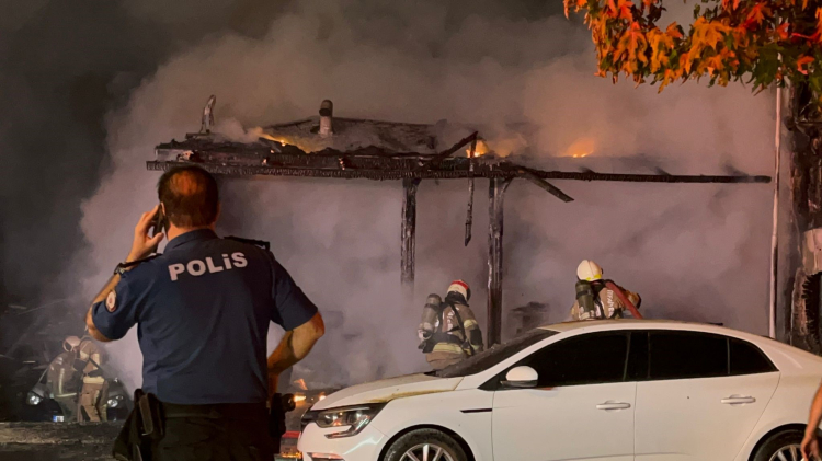 Bursa'da mobilya dükkanı alev alev yandı! - Bursa Hayat - 6