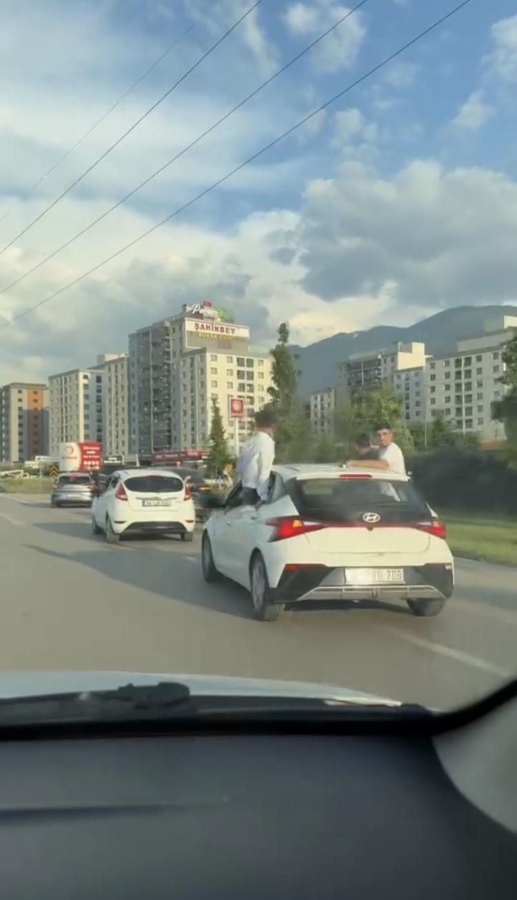 Bursa’da trafiği tehlikeye atan konvoy - Bursa Hayat - 3