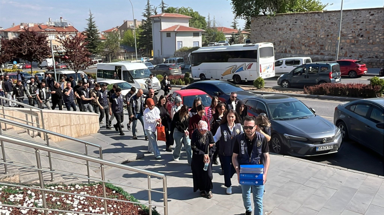 Bursa dahil 27 ilde dev operasyon: Bahis parası kriptoya aktarıldı - Bursa Hayat - 5