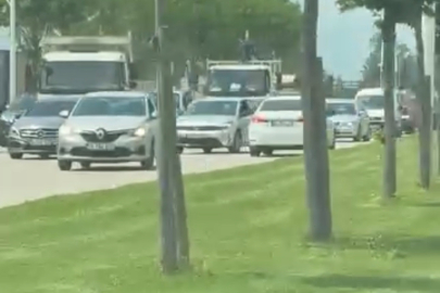 Bursa’da korkutan anlar! Ters yönde araç trafiği kilitledi