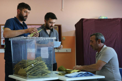 Ara seçimlerde oy verme sona erdi! YSK'dan ilk açıklama