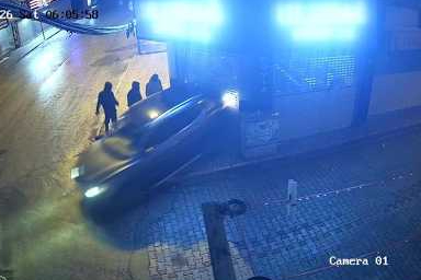 Film gibi soygun! Kepengi araçla yıkıp 16 bin dolar çaldılar