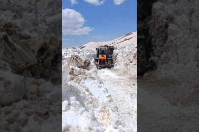 Haziranda kar mesaisi! Hakkari-Van yolunda çalışmalar sürüyor