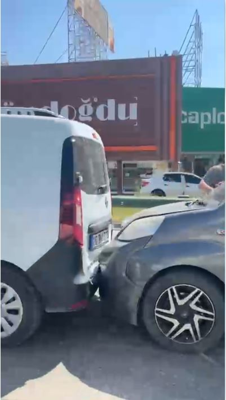 Bursa trafiğini kilitleyen kaza!-Bursa Hayat Gazetesi-2