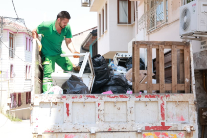 Osmangazi’de çöp ev temizlendi: 20 ton atık çıkarıldı