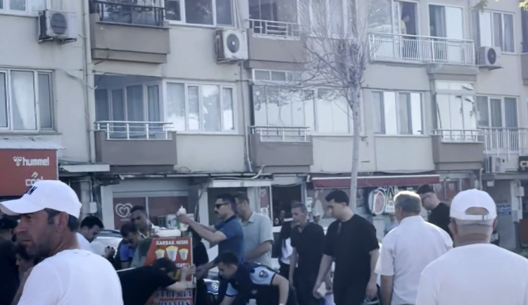 Mudanya sahilinde gergin anlar: Satıcı gözyaşlarını tutamadı - Bursa Hayat - 2