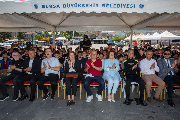 Gemlik İskelesi’nde temizlik: Atıklar tek tek çıkarıldı - Bursa Hayat - 2