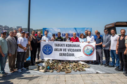 Gemlik İskelesi’nde temizlik: Atıklar tek tek çıkarıldı