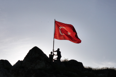 Türk'ün bayrağı 8 asırdır bu kalede dalgalanıyor