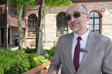 Asırlık çınar, 7 yüzyıla direniyor