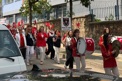 Bursa Kız Lisesi’nde 40 yıl sonra aynı kare