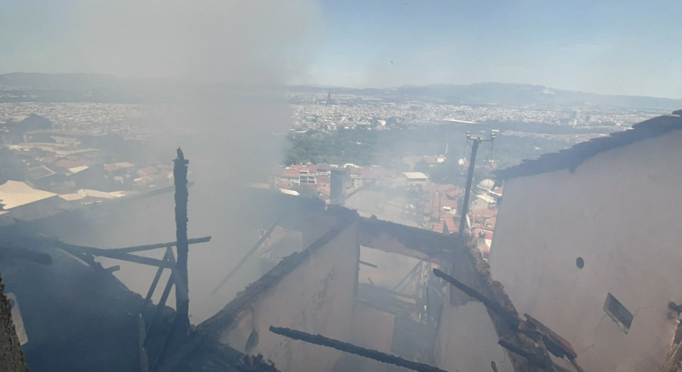 Bursa'da zamanla mücadele! 4 ev kül oldu - Bursa Hayat - 4