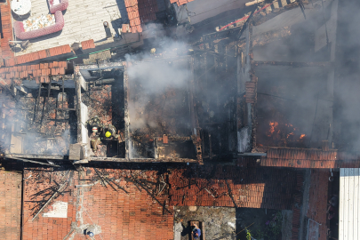 Bursa'da zamanla mücadele! 4 ev kül oldu