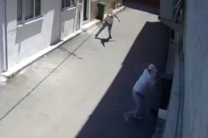 Bursa’da sokak ortasında silahlı hesaplaşma anı kamerada