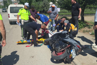 Bursa'da feci kaza: Yol kenarında duran motosiklete hafif ticari araç çarptı!
