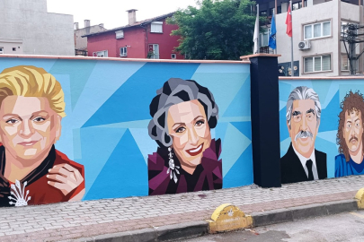Bursa caddeleri açık hava galerisine dönüşüyor