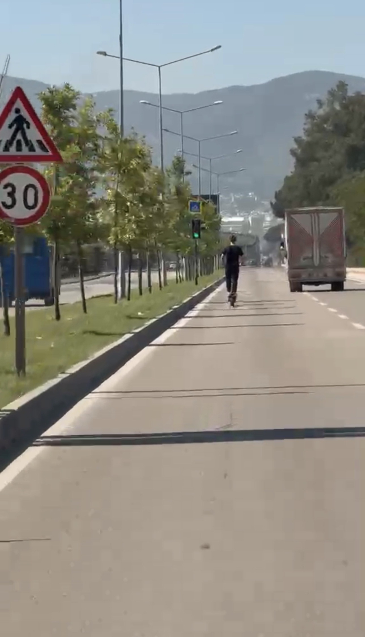 Bursa'da trafikte akılalmaz görüntü! - Bursa Hayat - 2