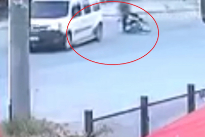 Bursa’da hafif ticari araçla çarpışan motosikletli yola savruldu