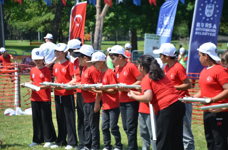Bursa'da Geleneksel Çocuk Oyunları Şenliği renkli görüntülere sahne oldu - Bursa Hayat - 2