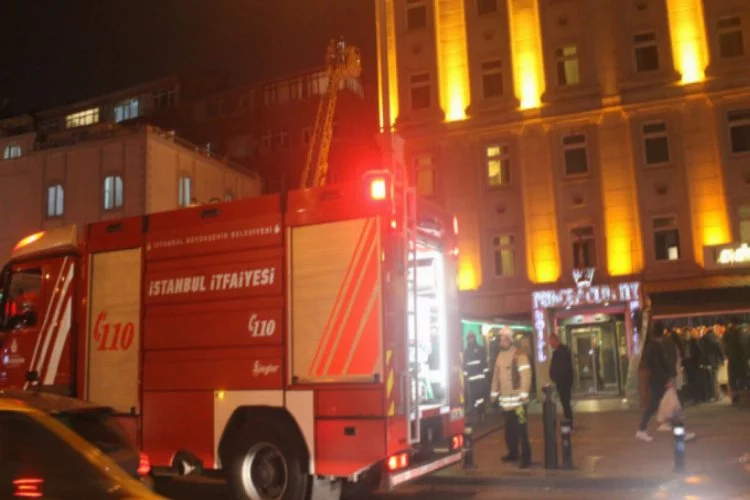 7 katlı otelde korkutan yangın