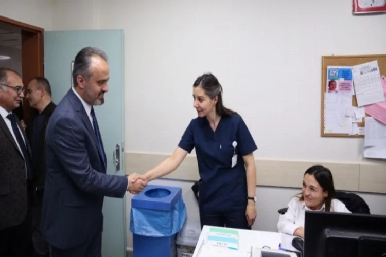 Aktaş'tan doktorları görevleri başında ziyaret