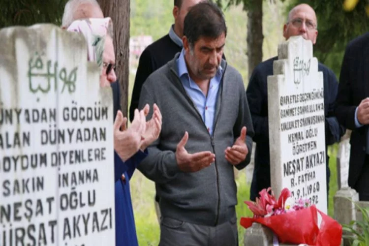 Trabzonsporlu taraftarlar mezarı başında anıldı