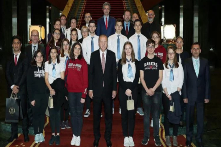 Lise öğrencileri Erdoğan'la buluştu