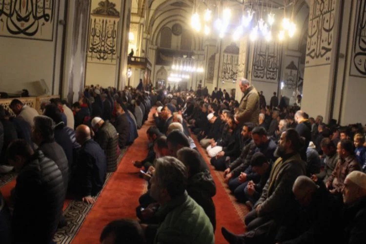Bursa'da camilerde kandil yoğunluğu