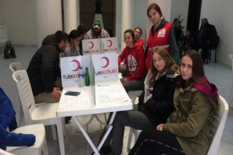 Bursa'da orta okul öğrencileri kan bağışında bulundu