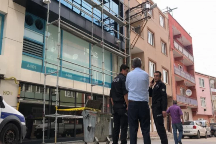 Bursa'da işçi 4 kat yükseklikten yere çakıldı