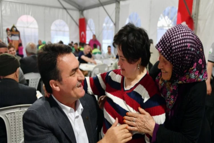 Bursa'da vatandaşlar gönül sofralarında buluşuyor