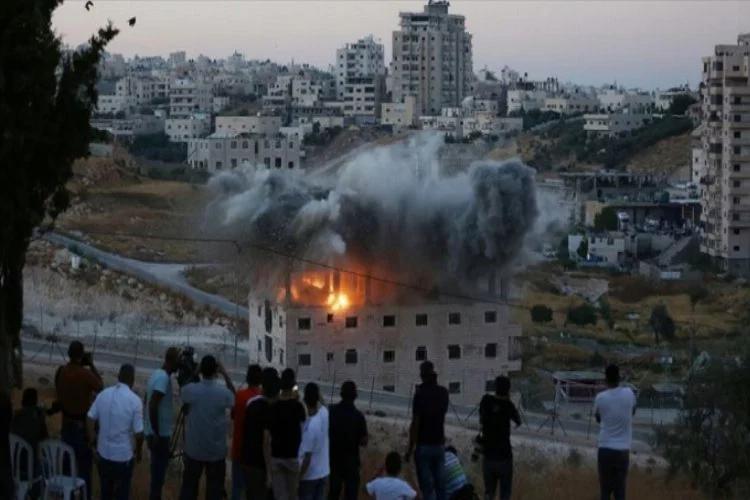 Filistinlilere ait binayı patlayıcıyla yıktıLAR