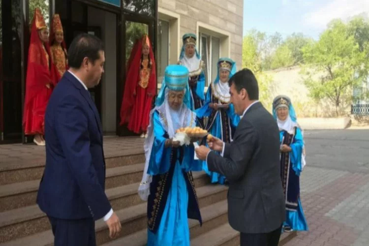 Dündar'dan Kazakistan'ı ziyaret
