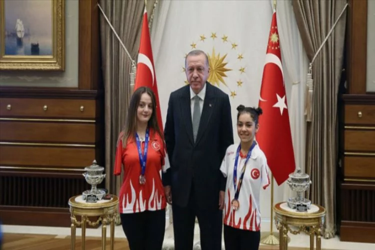 Erdoğan, paralimpik yüzücüleri kabul etti