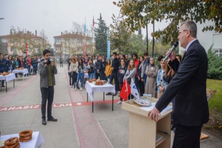 Özkan, öğrencilere Karacabey'in değerlerini anlattı