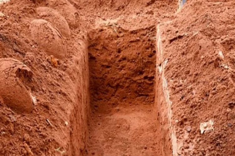 Anne ve babasının mezarını açıp kemiklerini çaldı