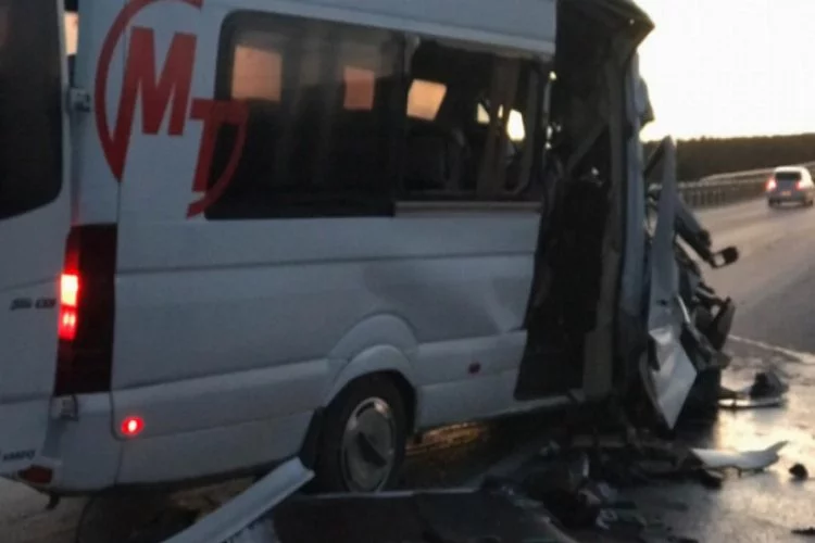 Bursaspor taraftarlarını taşıyan minibüs, TIR'a çarptı! Kimlikleri belli oldu