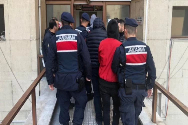 Bursa'da operasyonda gözaltına alınan 5 kişiden 4'ü...