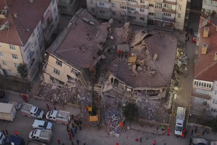 Elazığ ve  Malatya'yı deprem vurdu! Ölü ve yaralı sayısı artıyor