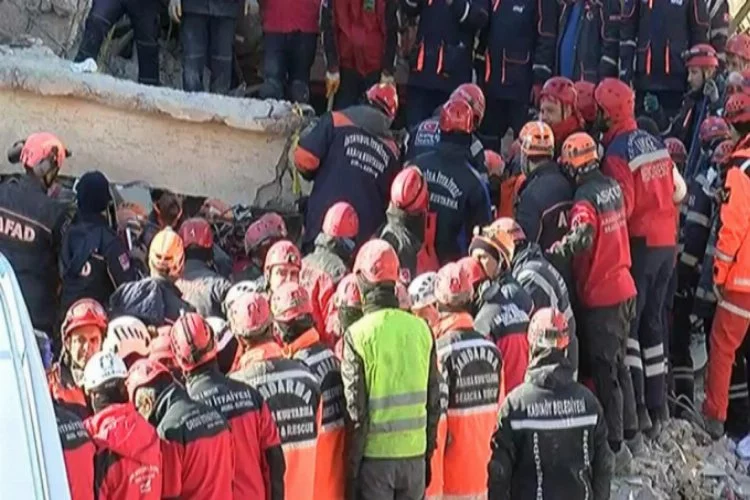 Elazığ'da şiddetli deprem! Hayatını kaybedenlerin sayısı yükseldi