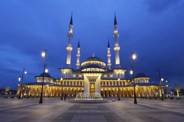 Türkiye'de sadece bir camide cuma namazı kılınacak